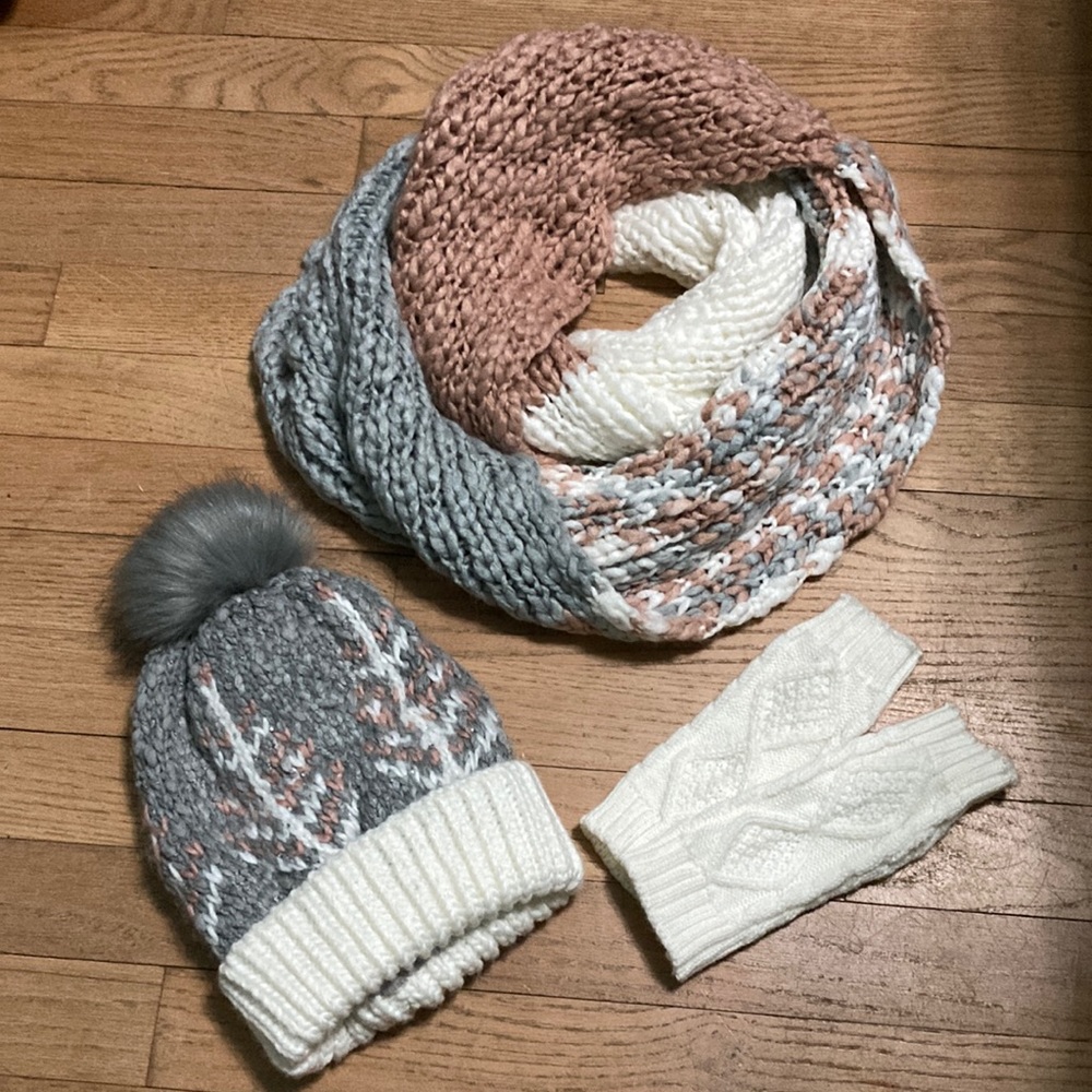 FINAL SALE❗️Winter Scarf, Hat, & Fingerless Gloves Set ~ Lauren Conrad